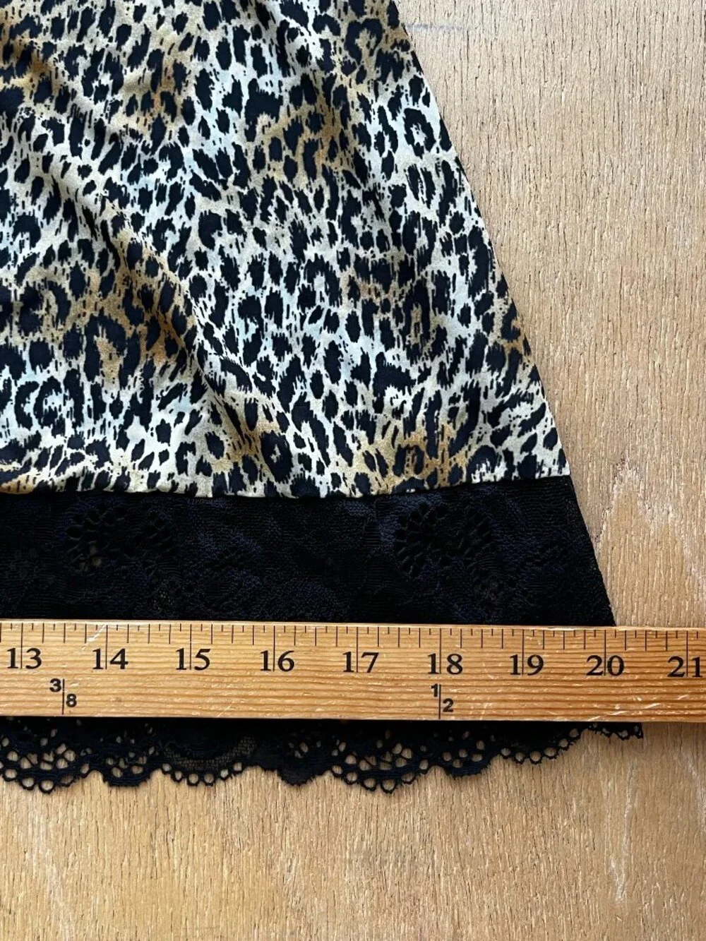 VICTORIA’S SECRET CHEETAH PRINT SILVER TAB PADDED SLIP Women’s sz 34B Black Lace